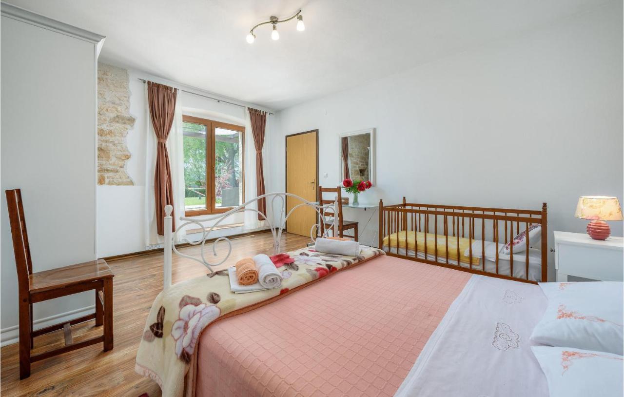 Cozy Home In Pamici With Kitchen Екстериор снимка