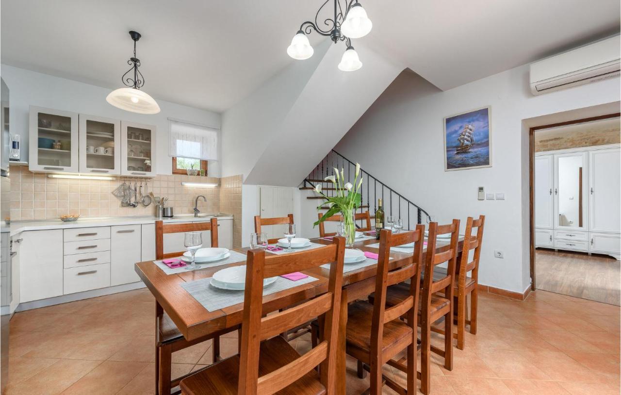 Cozy Home In Pamici With Kitchen Екстериор снимка